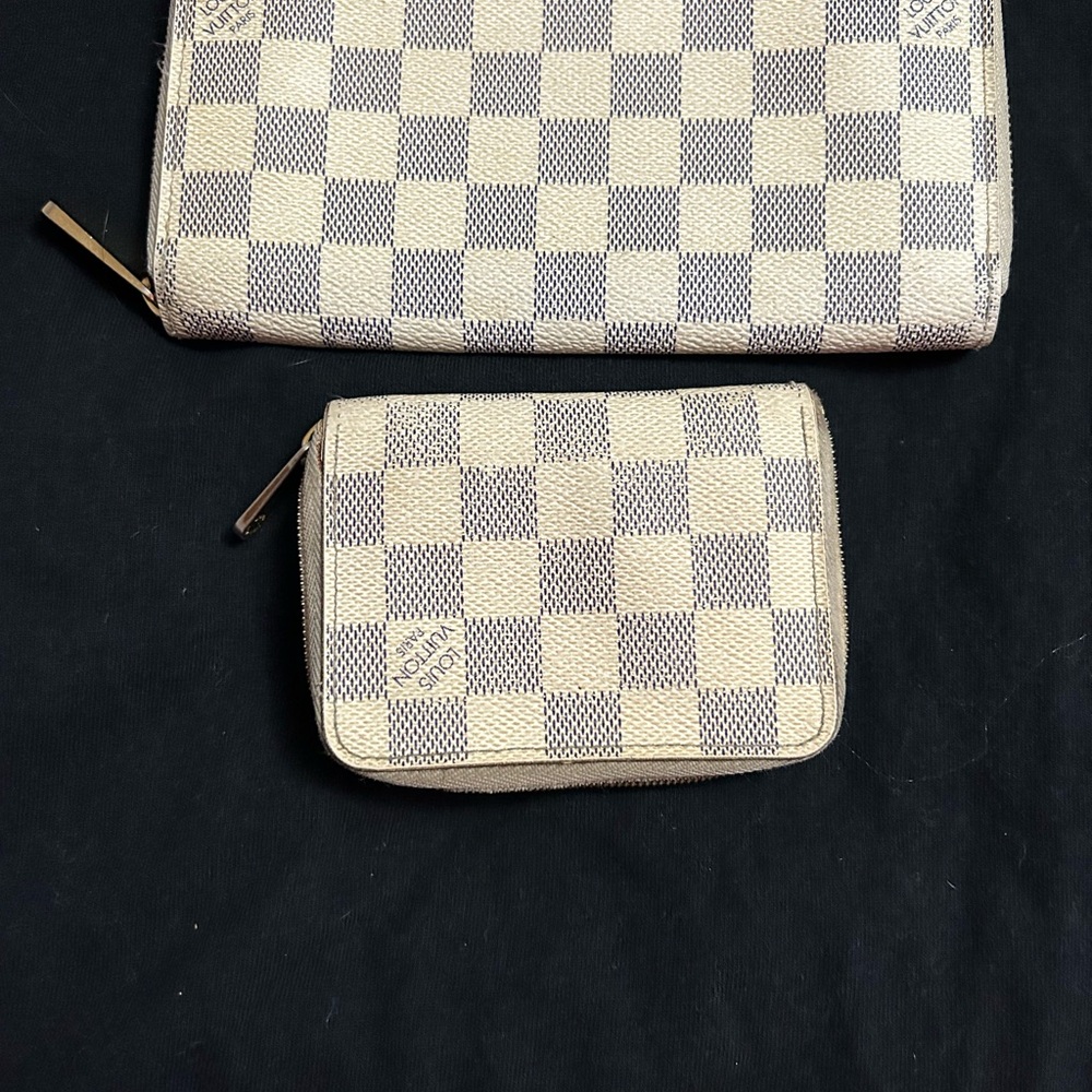 Louis Vuitton Checkered Wallet - Cream and Gray